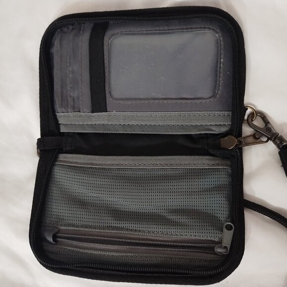 Eddie Bauer Connect Travel Wallet - Picture 3 of 3